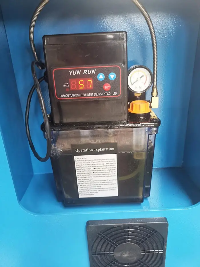 SP2128 Automaattinen voitelupumppu